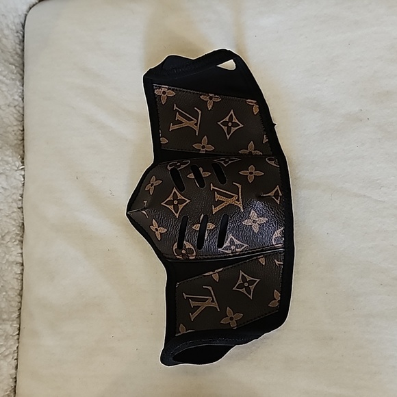 Louis Vuitton face mask - Picture 5 of 8